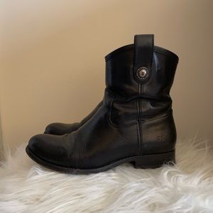Women’s short black Frye boots